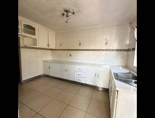 3 BEDROOM PROPERTY TO RENT IN PROTEA GLEN